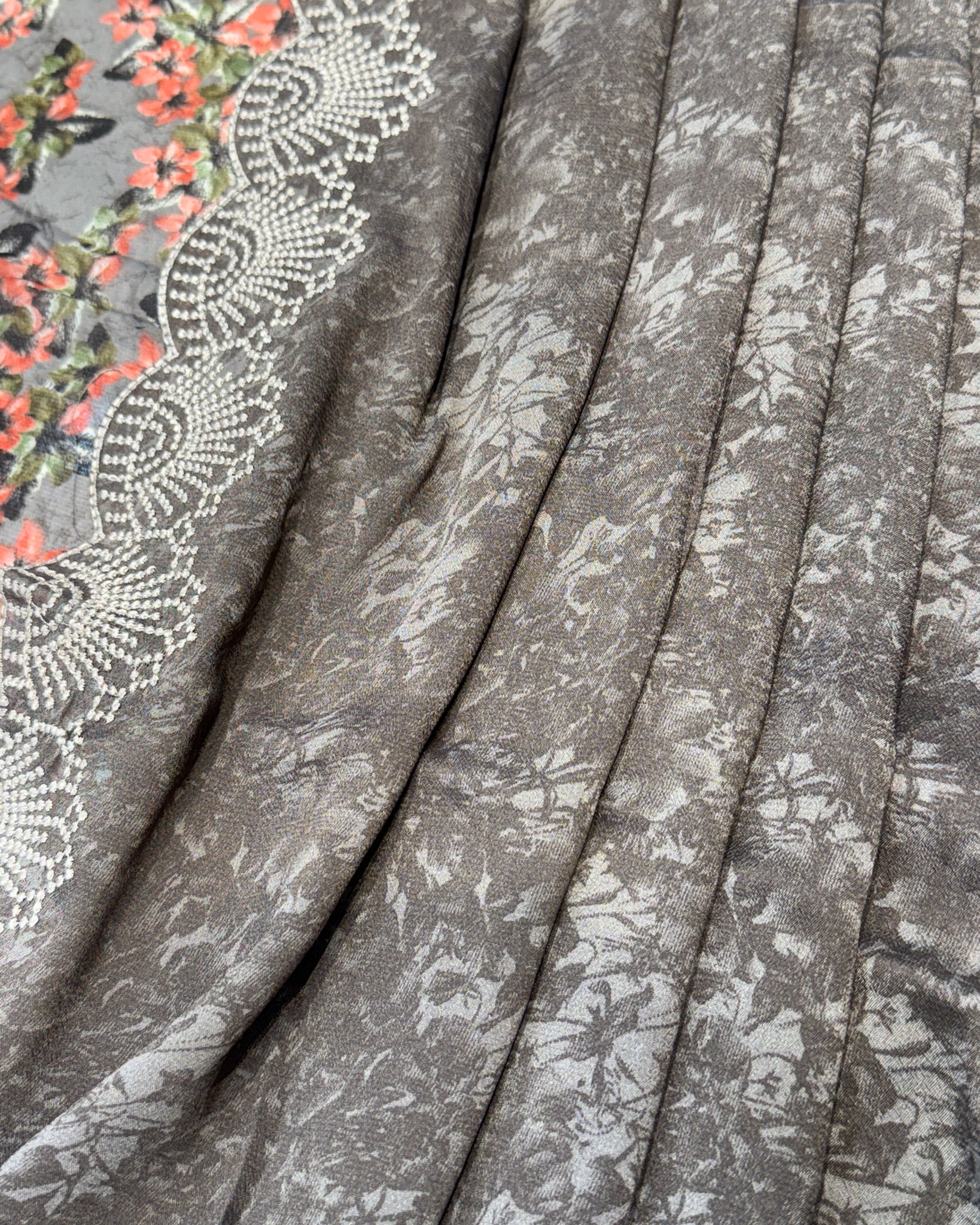 Premium Chiffon Saree with Embroidery Border – Gray